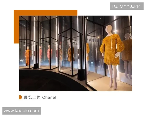 米林科维奇启程亚洲时尚之都透露下一季设计灵感源泉